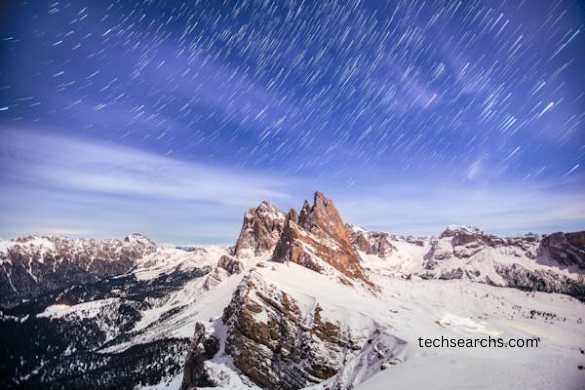 What is moving:wkyidcuim8w= gif wallpaper?